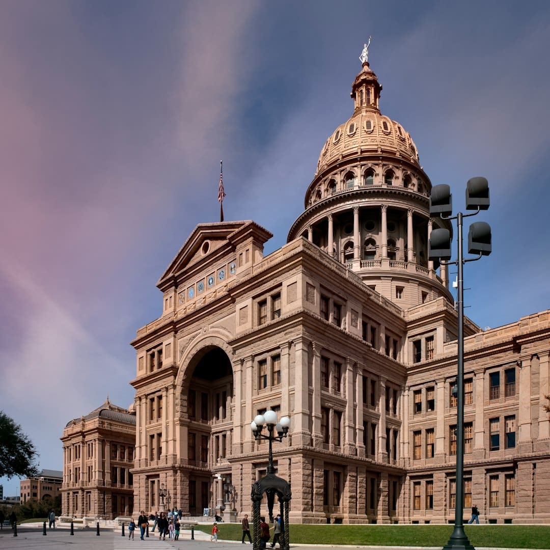 Illinois support animal — a large building with a dome on top of it