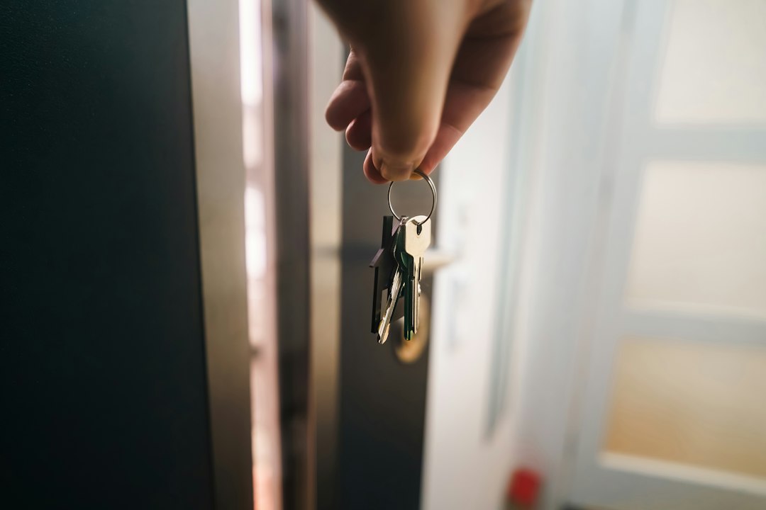 support animals condos — A hand holds a keyring near an open door